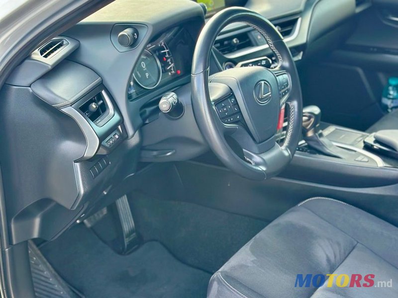2020' Lexus UX photo #6