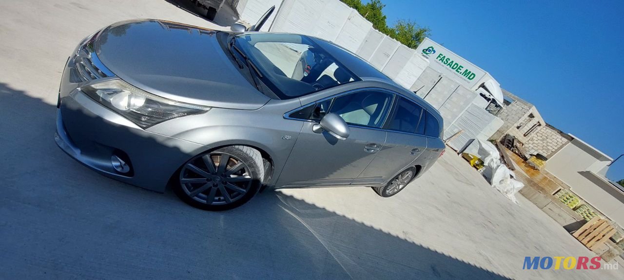 2012' Toyota Avensis photo #2