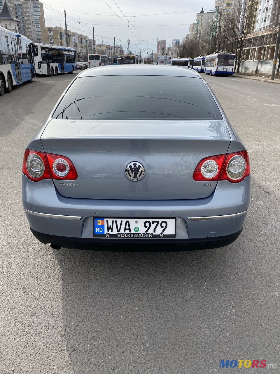 2010' Volkswagen Passat photo #2