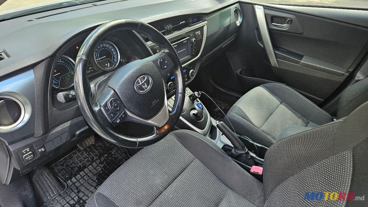 2013' Toyota Auris photo #2