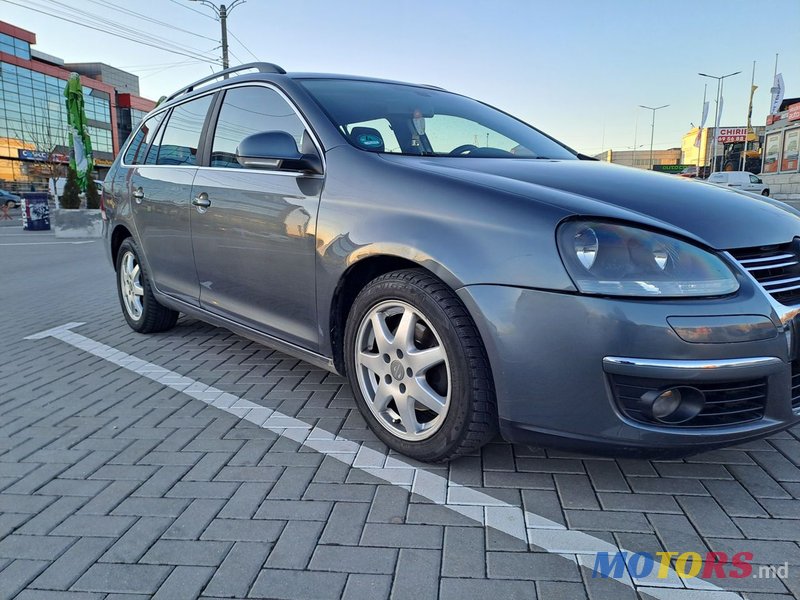 2008' Volkswagen Golf photo #2