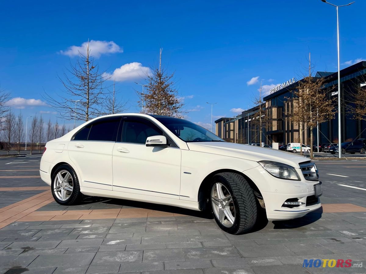 2010' Mercedes-Benz C-Class photo #2
