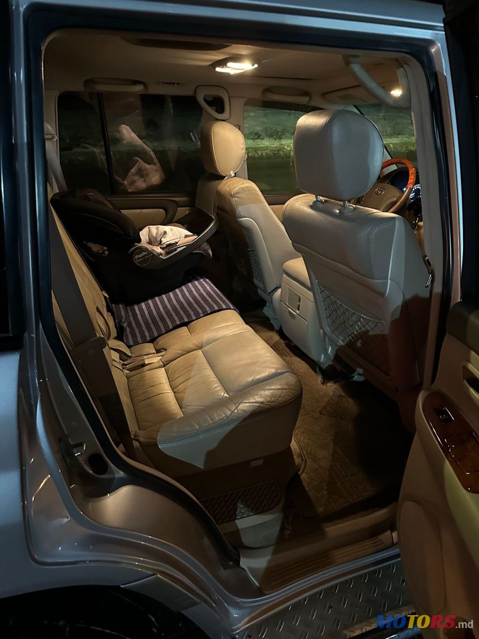 2004' Toyota Land Cruiser photo #2