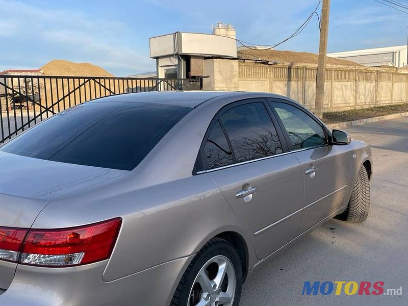 2005' Hyundai Sonata photo #3