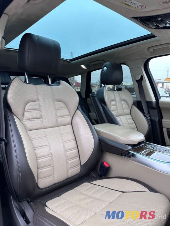 2017' Land Rover Range Rover Sport photo #2