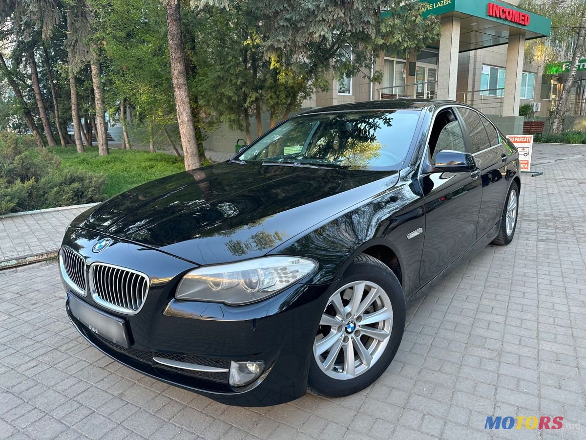 2011' BMW 5 Series photo #3