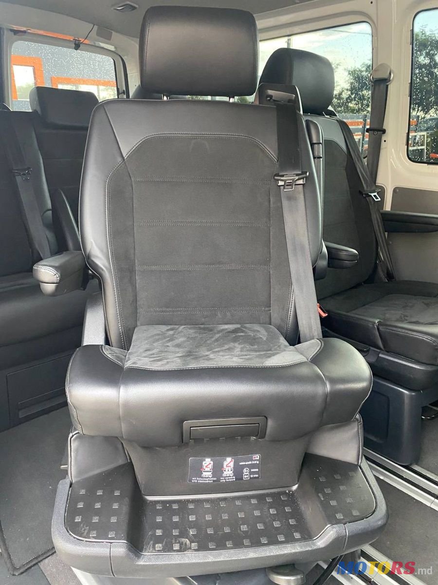 2014' Volkswagen Transporter photo #5