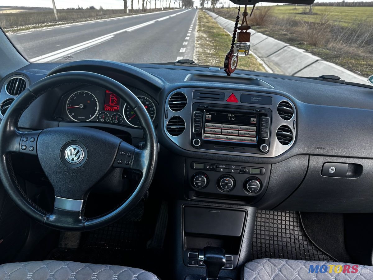 2009' Volkswagen Tiguan photo #6