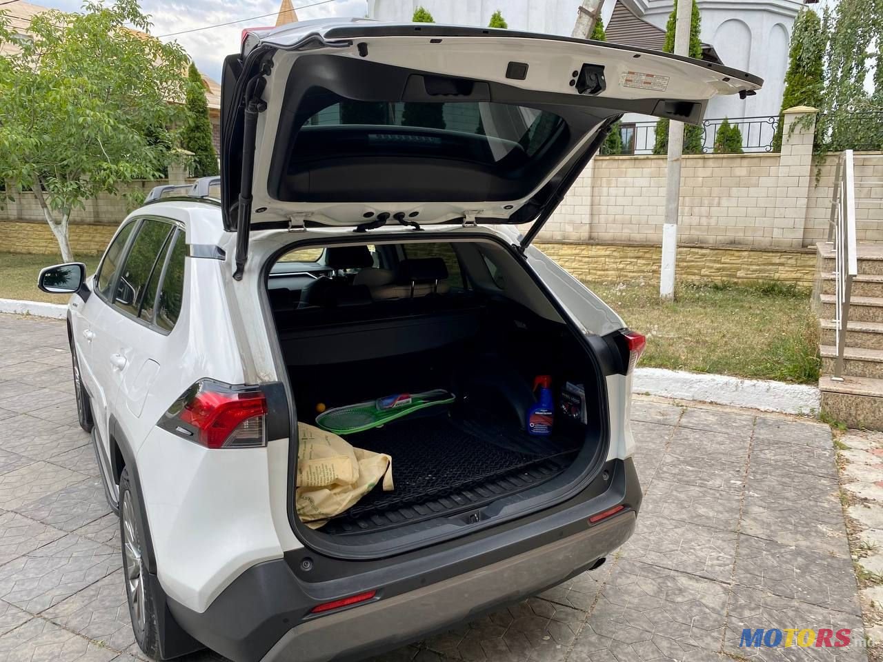 2019' Toyota RAV4 photo #6