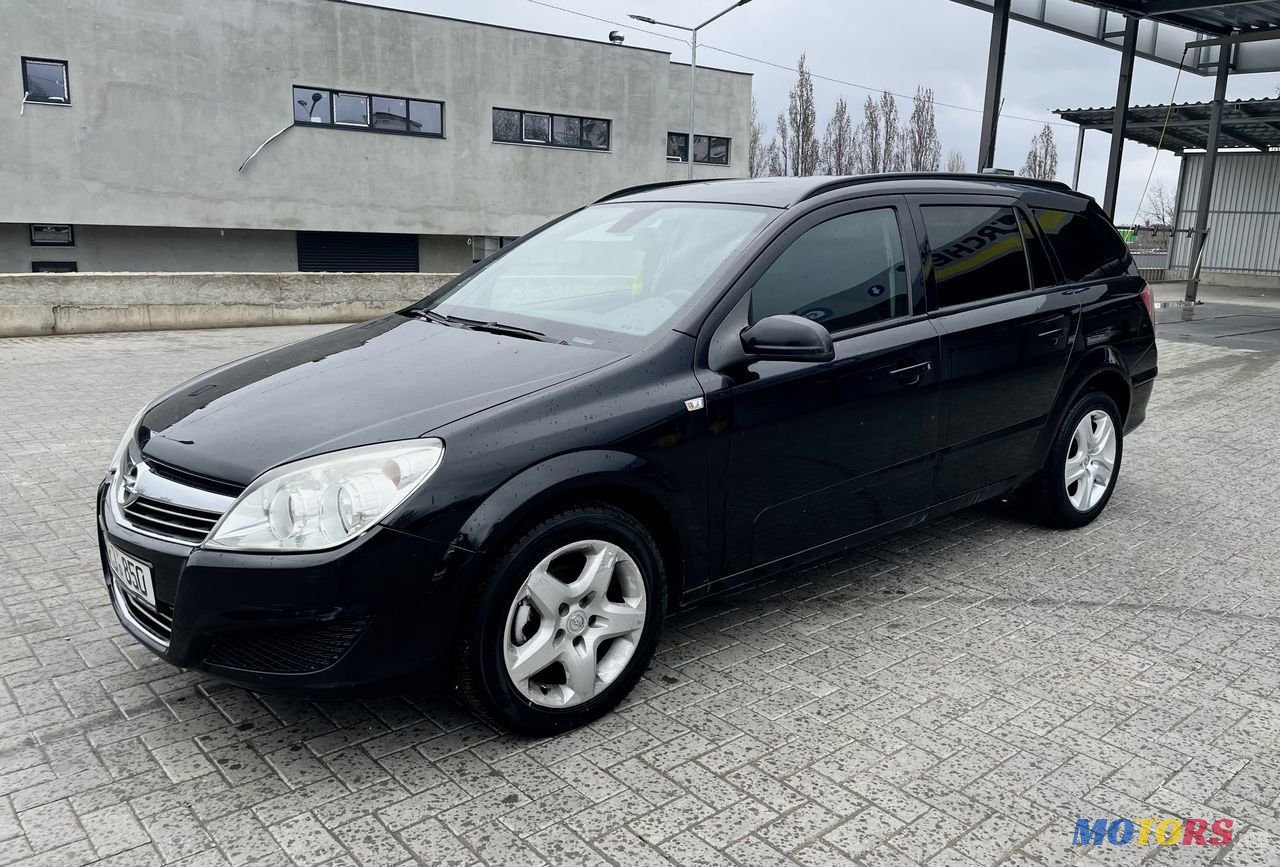 2008' Opel Astra photo #2