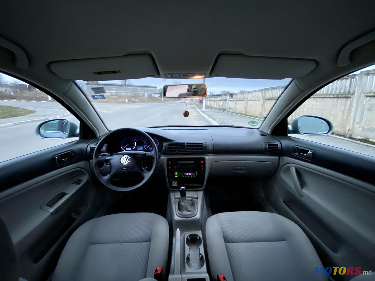 2005' Volkswagen Passat photo #2