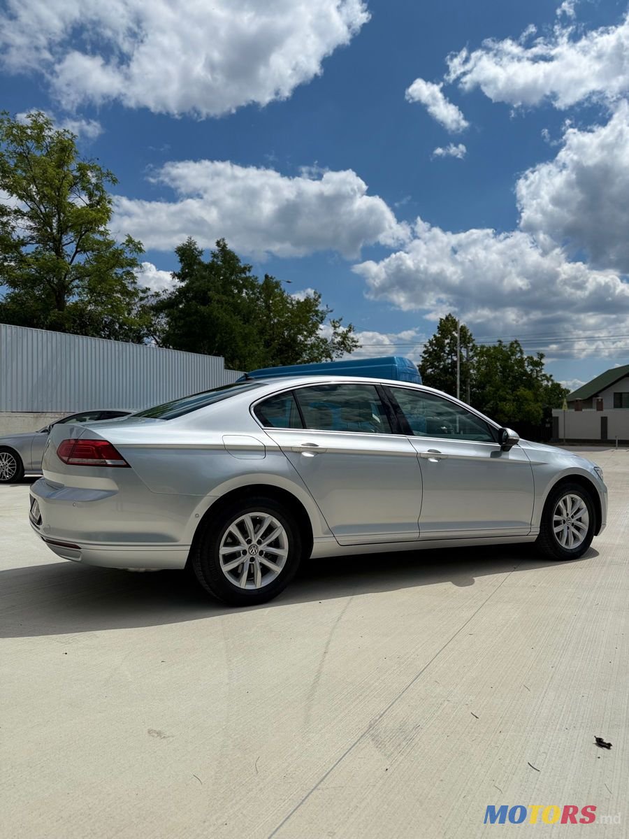 2019' Volkswagen Passat photo #2