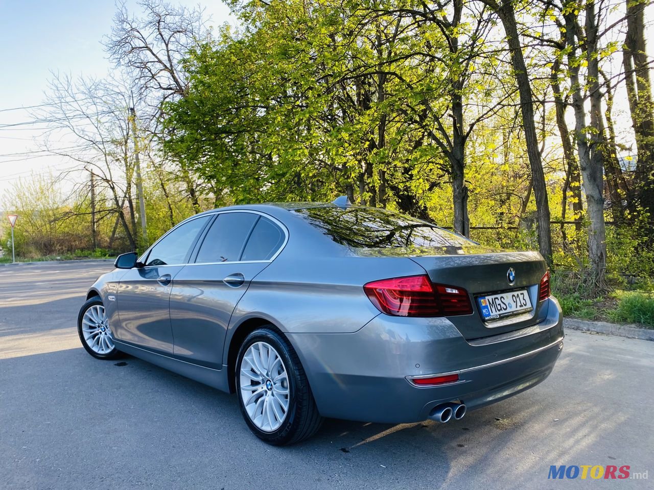 2015' BMW 5 Series photo #6