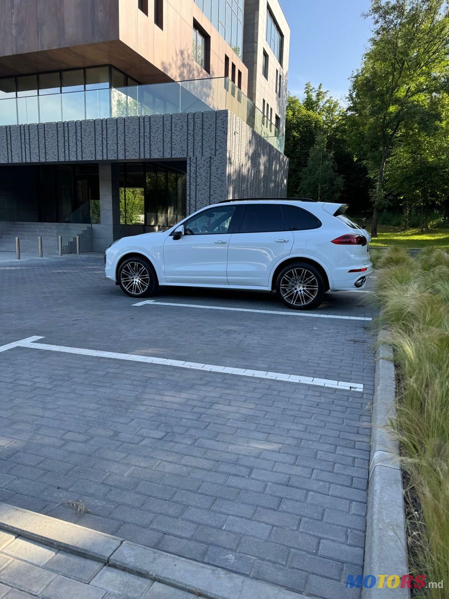 2015' Porsche Cayenne photo #4