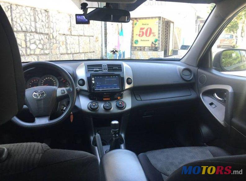 2011' Toyota RAV4 photo #2