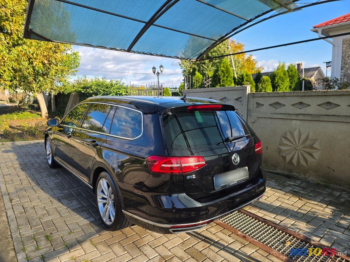 2018' Volkswagen Passat photo #2