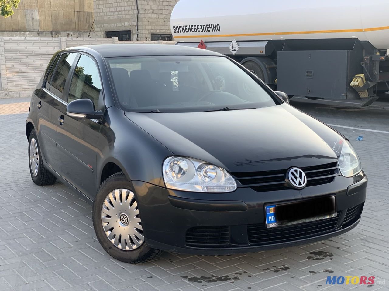 2005' Volkswagen Golf photo #1