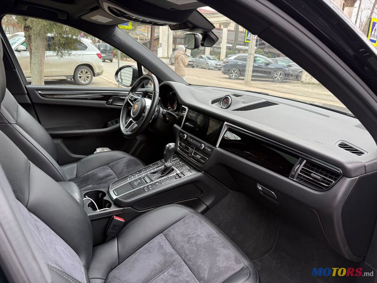 2020' Porsche Macan photo #3