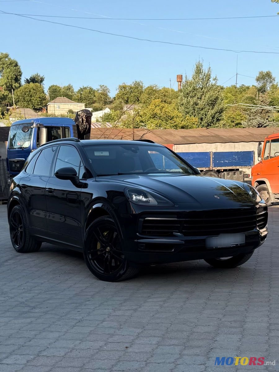 2021' Porsche Cayenne photo #2
