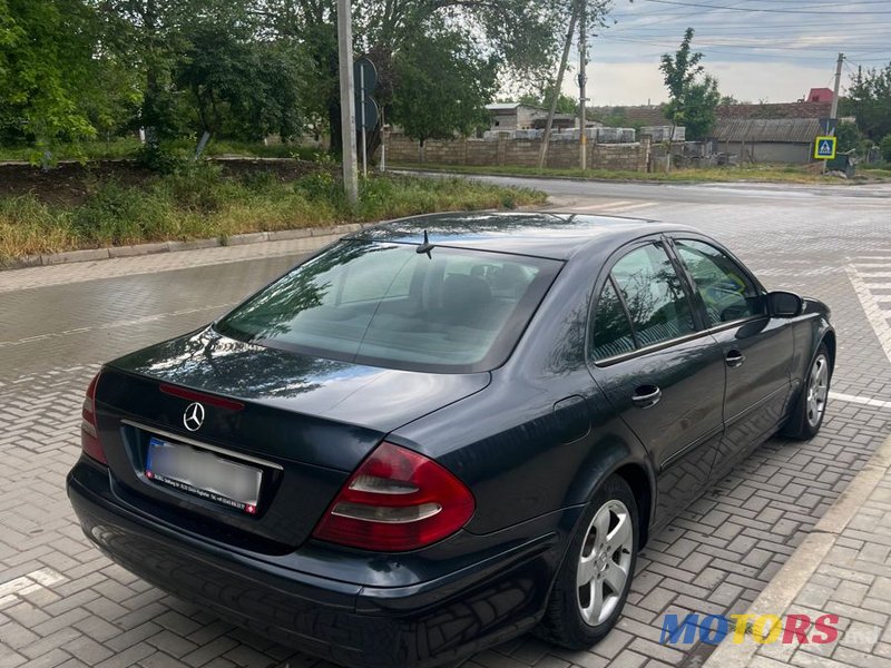 2004' Mercedes-Benz E Класс photo #5