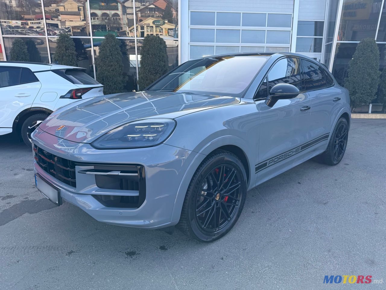 2023' Porsche Cayenne Coupe photo #3