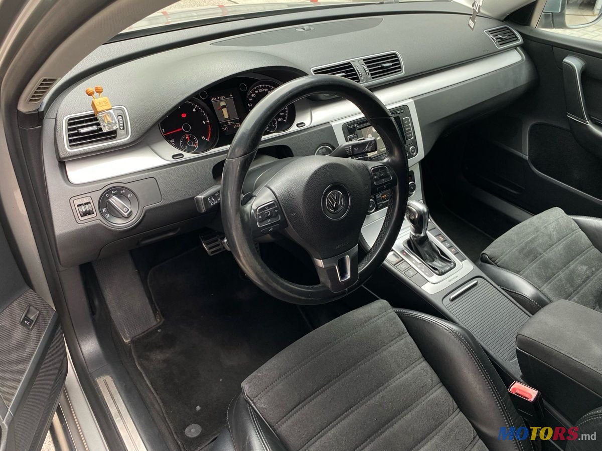 2012' Volkswagen Passat photo #4