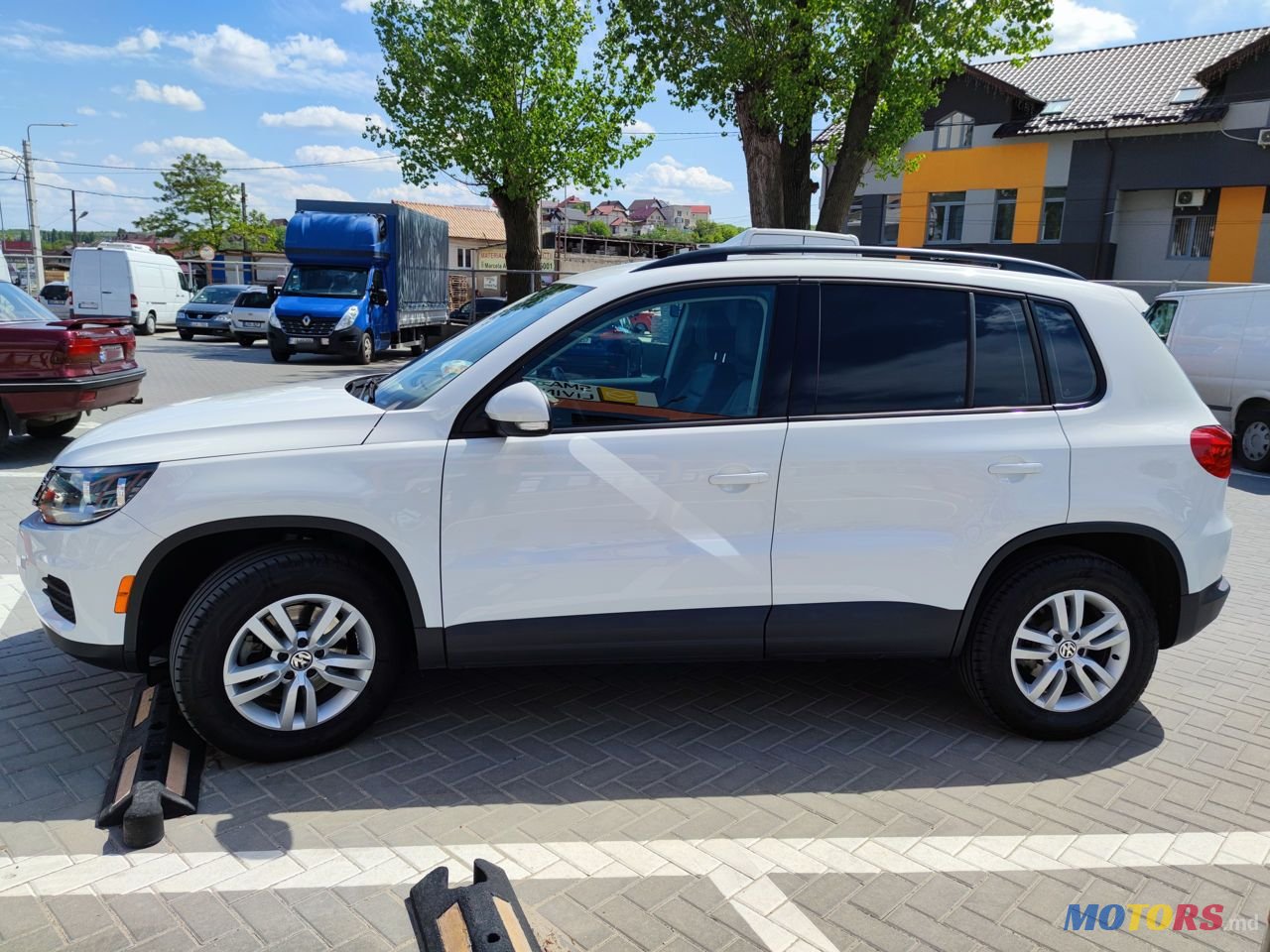 2016' Volkswagen Tiguan photo #4