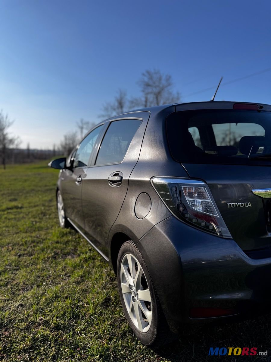 2013' Toyota Yaris photo #5