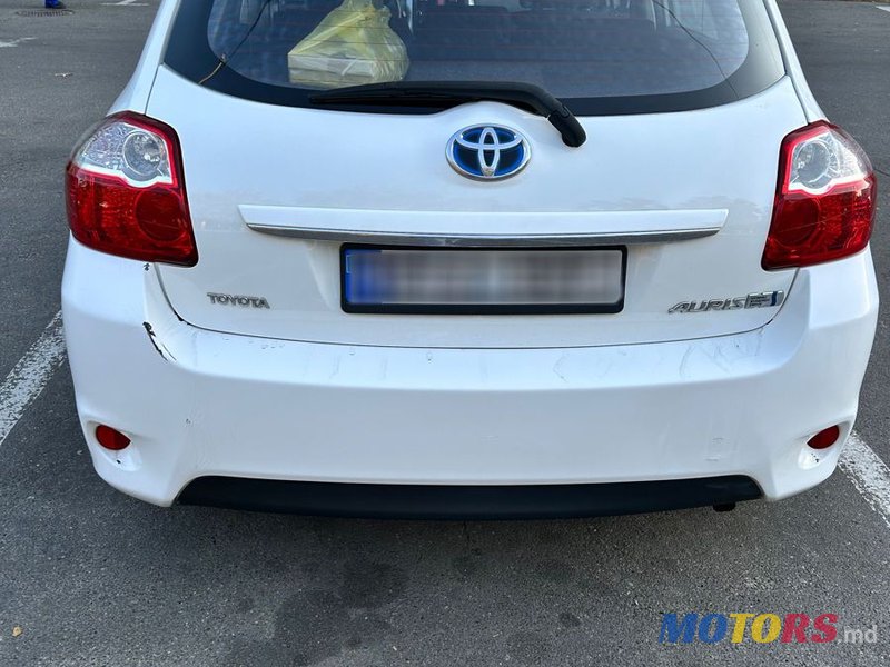 2011' Toyota Auris photo #3