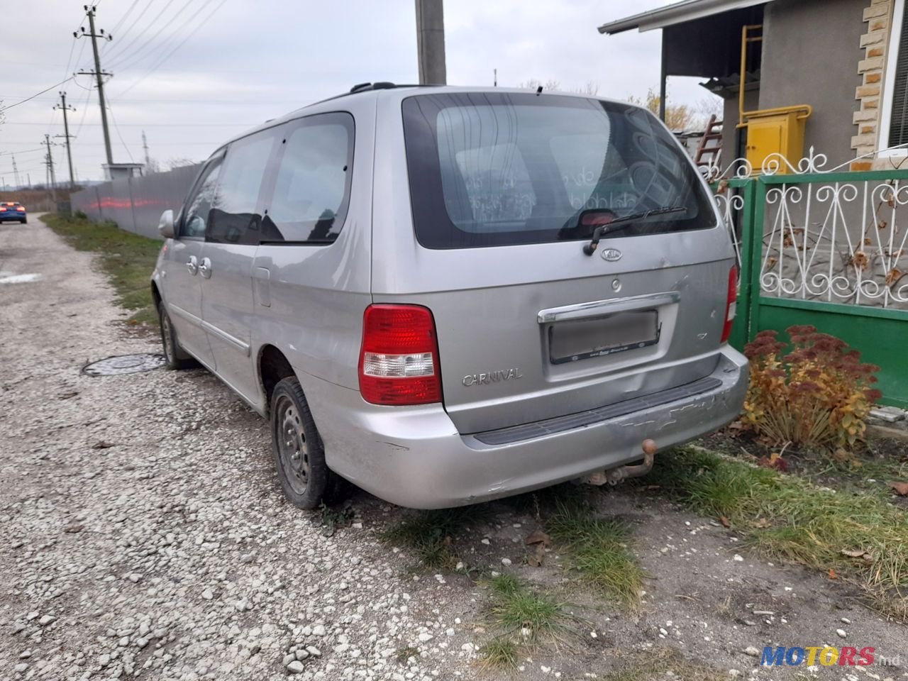 2004' Kia Carnival photo #1