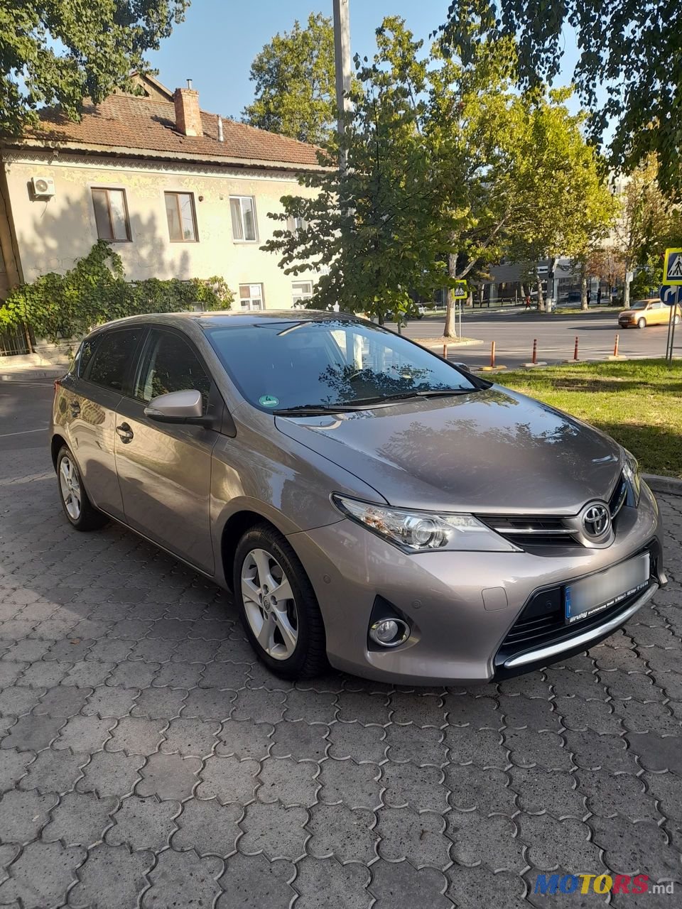 2013' Toyota Auris photo #3