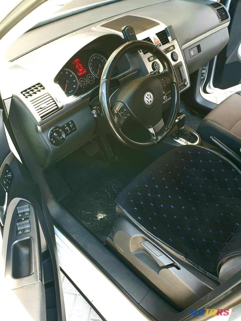 2008' Volkswagen Touran photo #3