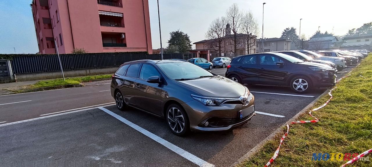 2016' Toyota Auris photo #3
