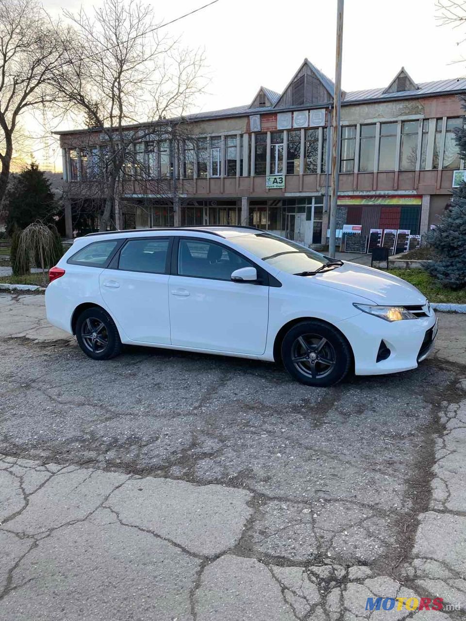 2015' Toyota Auris photo #2