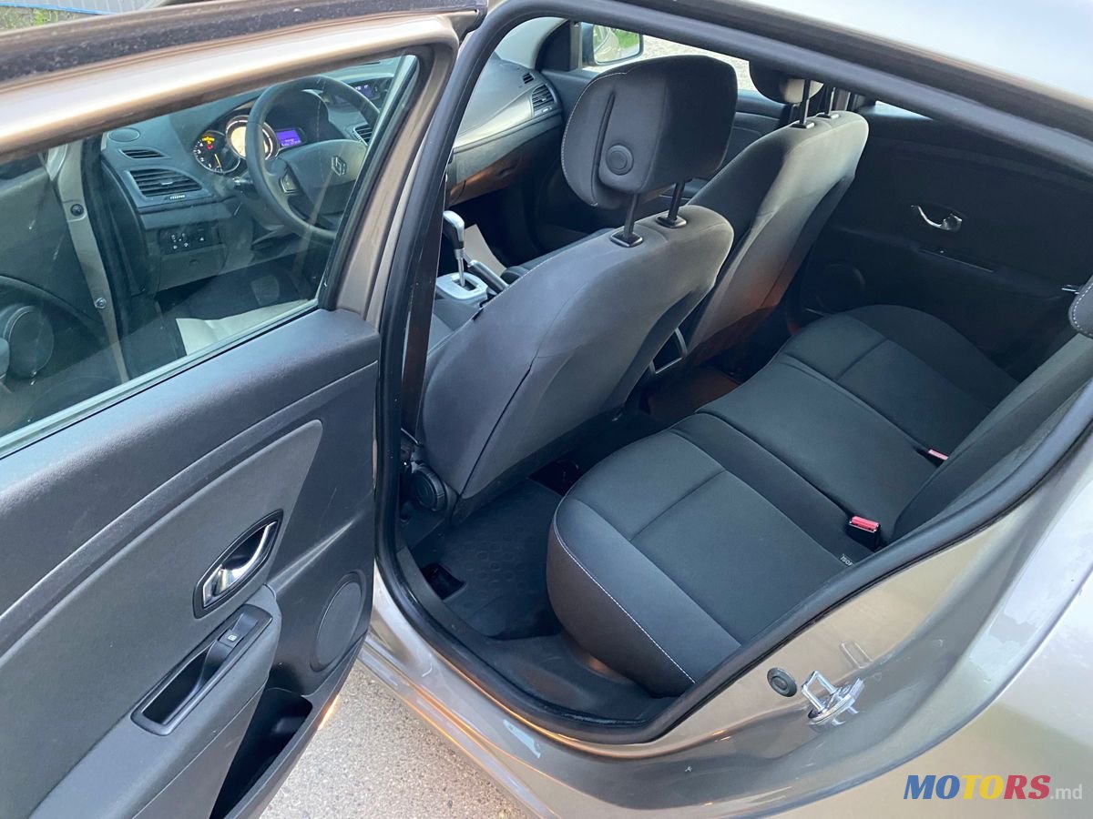 2011' Renault Megane photo #6