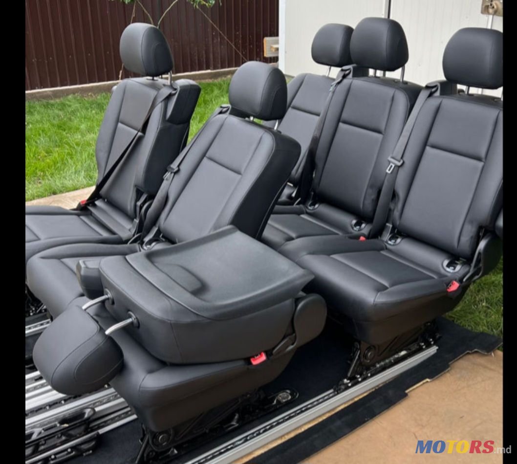 2011' Mercedes-Benz Viano photo #5