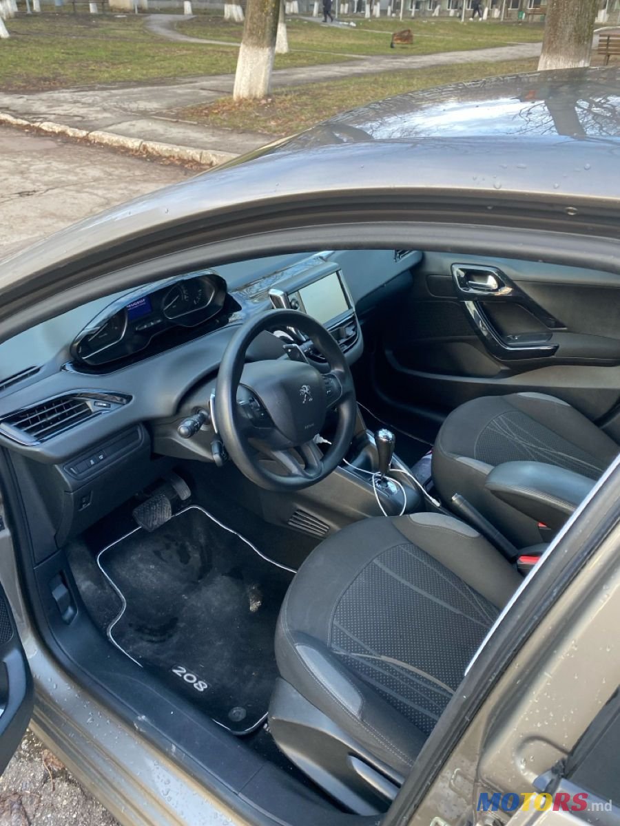 2012' Peugeot 208 photo #5