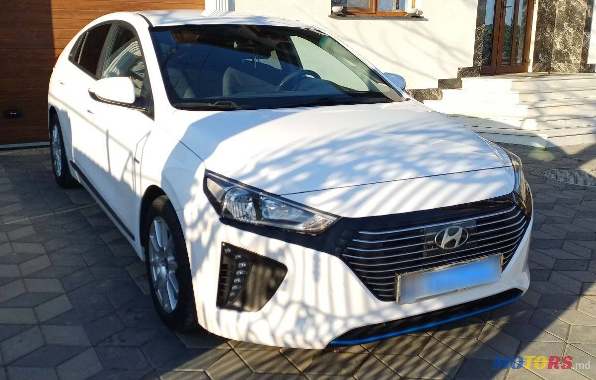 2019' Hyundai Ioniq photo #2
