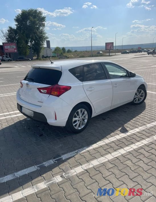 2014' Toyota Auris photo #3