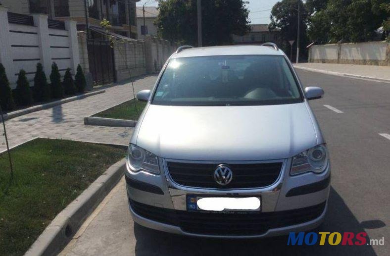 2007' Volkswagen Touran photo #1