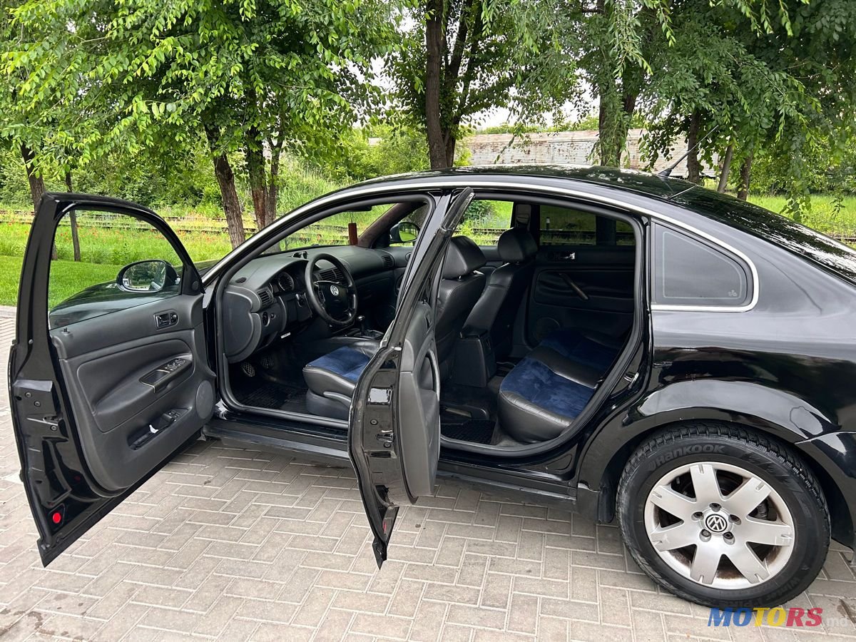 2005' Volkswagen Passat photo #2