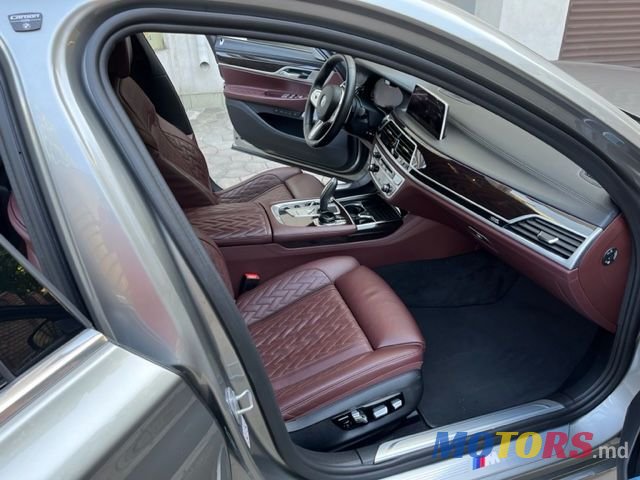 2019' BMW 7 Series photo #3