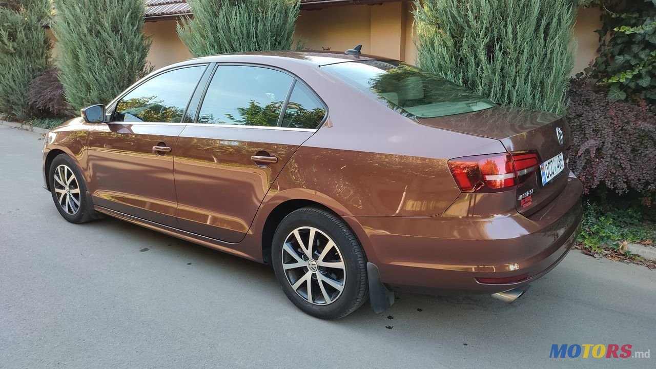 2016' Volkswagen Jetta photo #2