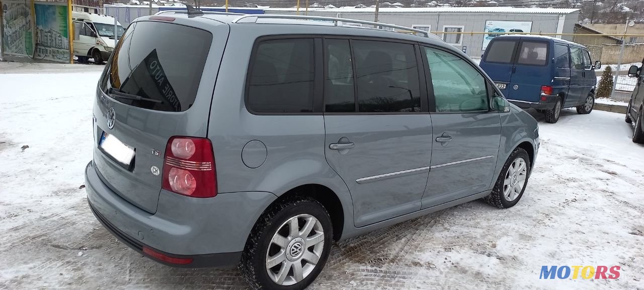 2007' Volkswagen Touran photo #5