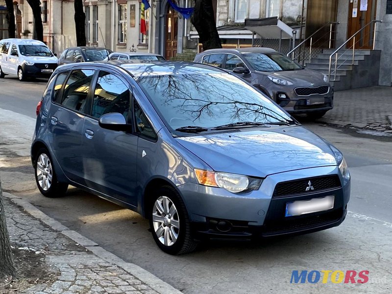 2009' Mitsubishi Colt photo #1