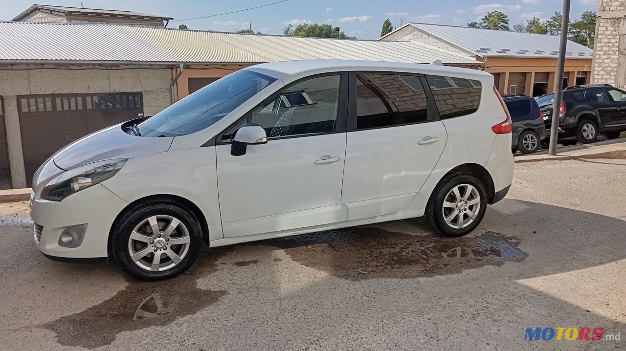 2009' Renault Grand Scenic photo #2