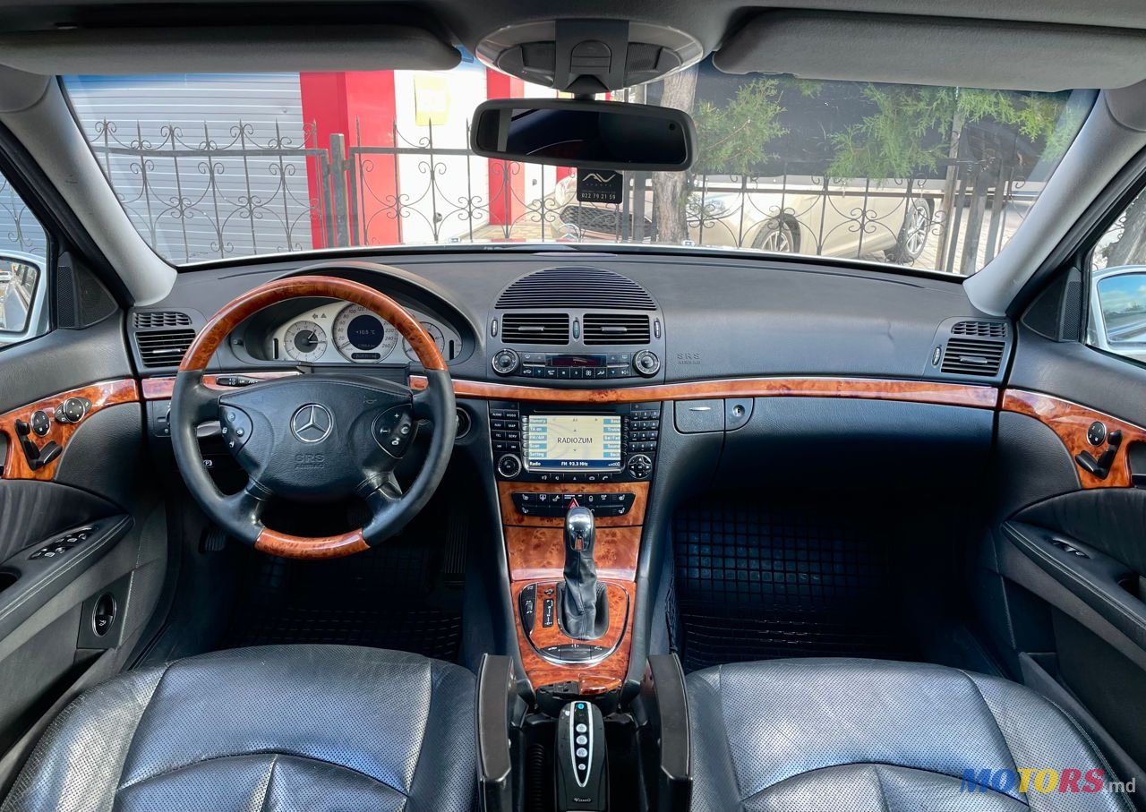 2004' Mercedes-Benz E Класс photo #6