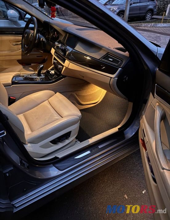 2013' BMW 5 Series Touring photo #6