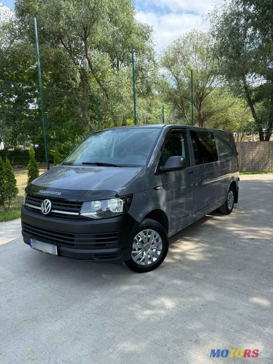 2017' Volkswagen Transporter photo #2