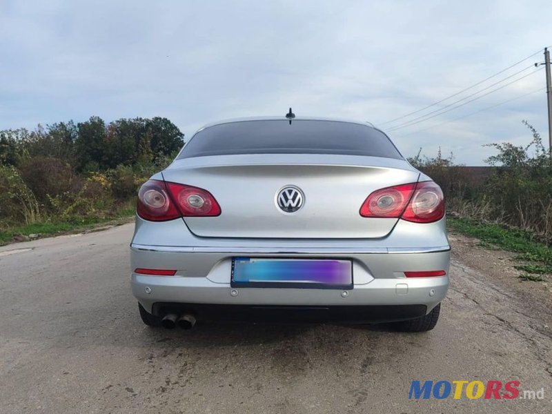 2009' Volkswagen Passat photo #4